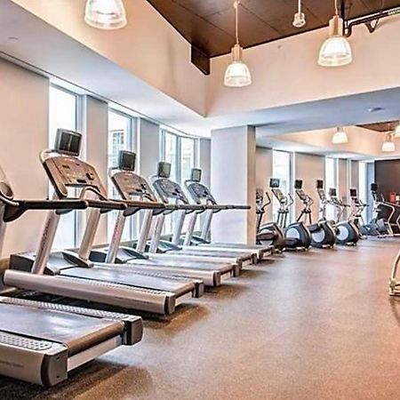 Stunning Condo Wit Amazing View 5Mins From Cntower Toronto Esterno foto