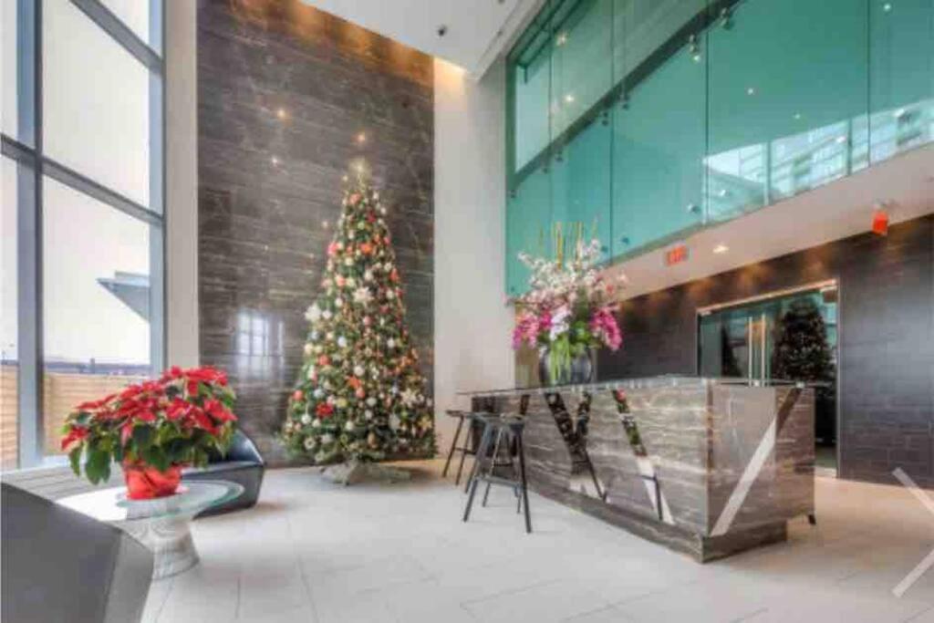 Stunning Condo Wit Amazing View 5Mins From Cntower Toronto Esterno foto