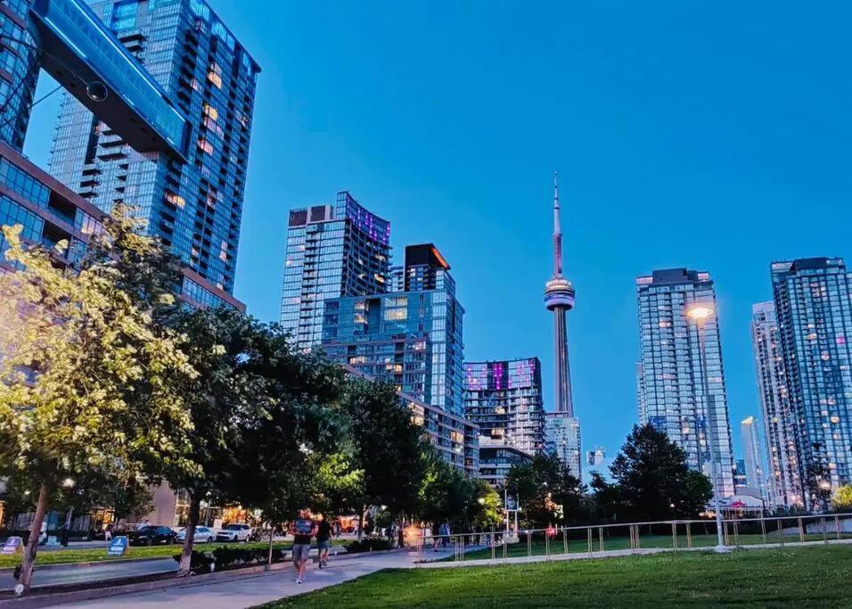 Stunning Condo Wit Amazing View 5Mins From Cntower Toronto Esterno foto