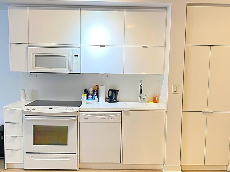 Stunning Condo Wit Amazing View 5Mins From Cntower Toronto Esterno foto