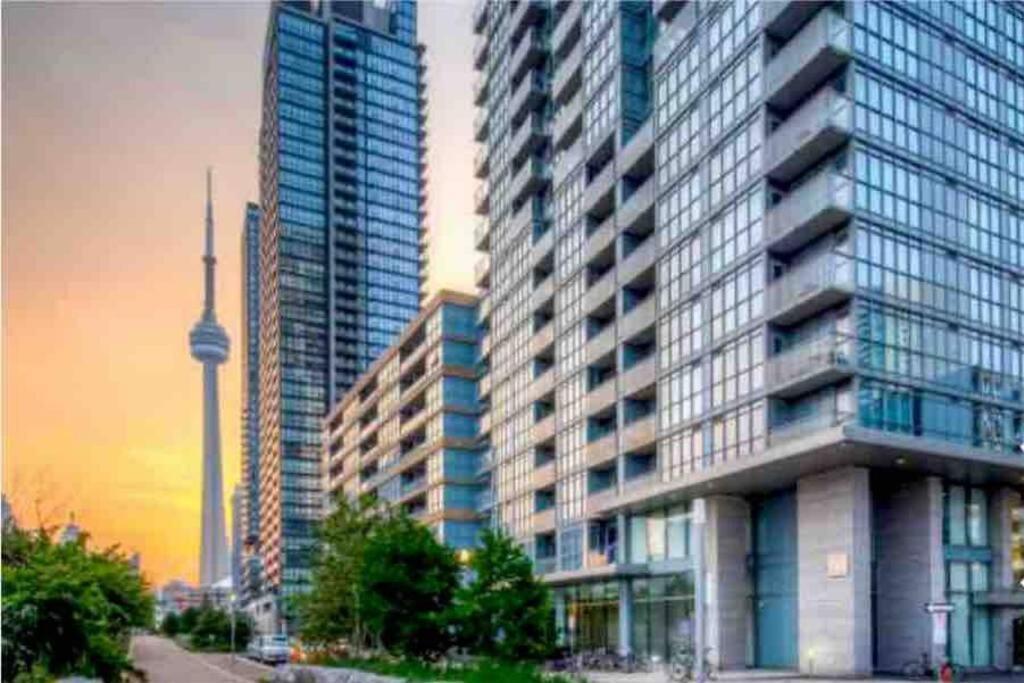 Stunning Condo Wit Amazing View 5Mins From Cntower Toronto Esterno foto