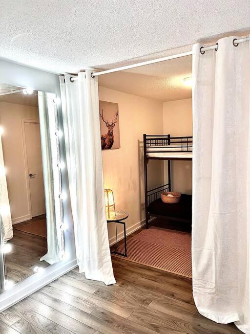 Stunning Condo Wit Amazing View 5Mins From Cntower Toronto Esterno foto