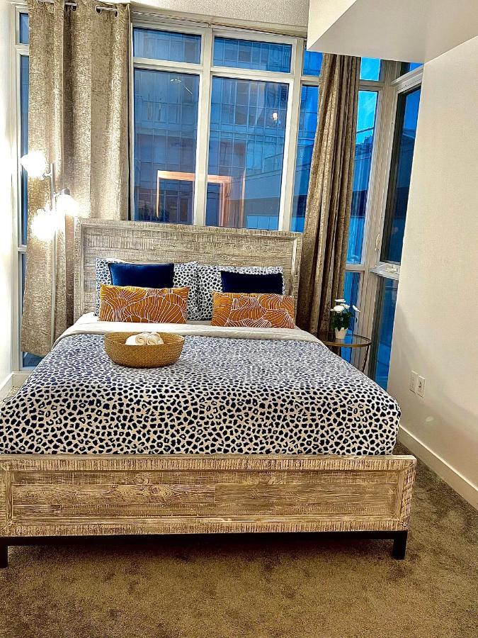 Stunning Condo Wit Amazing View 5Mins From Cntower Toronto Esterno foto