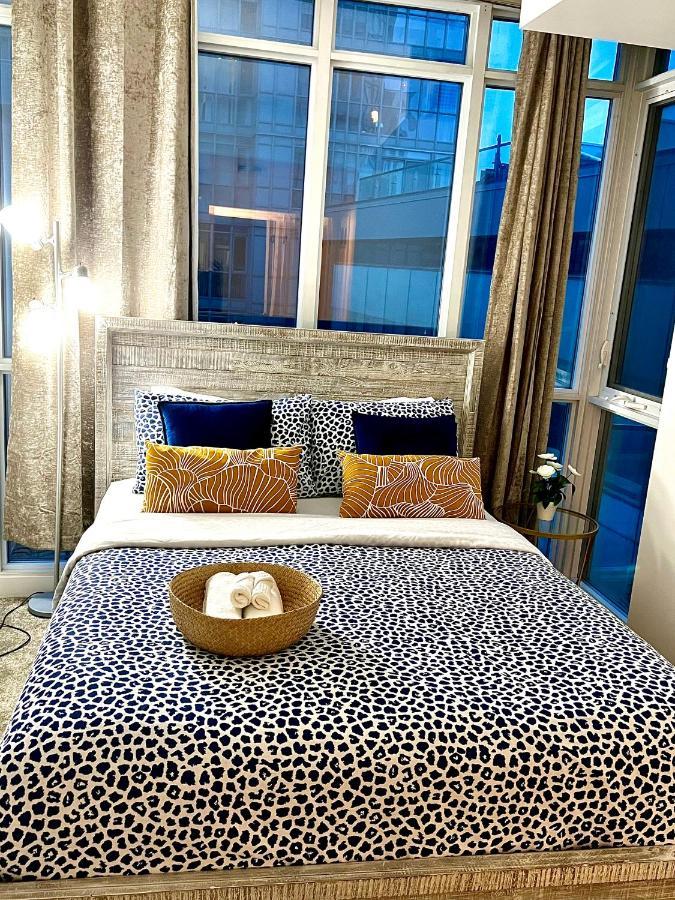 Stunning Condo Wit Amazing View 5Mins From Cntower Toronto Esterno foto