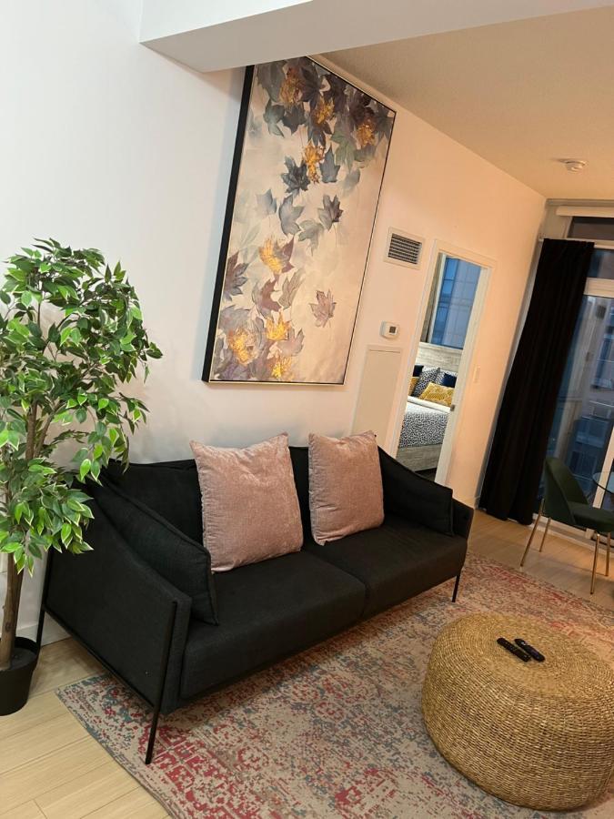 Stunning Condo Wit Amazing View 5Mins From Cntower Toronto Esterno foto