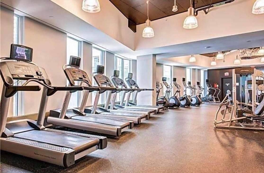 Stunning Condo Wit Amazing View 5Mins From Cntower Toronto Esterno foto